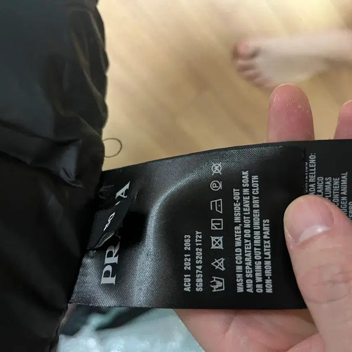 [BUNJANG] Prada Black Hooded Long Padding Coat / 프라다 블랙 후드 패딩