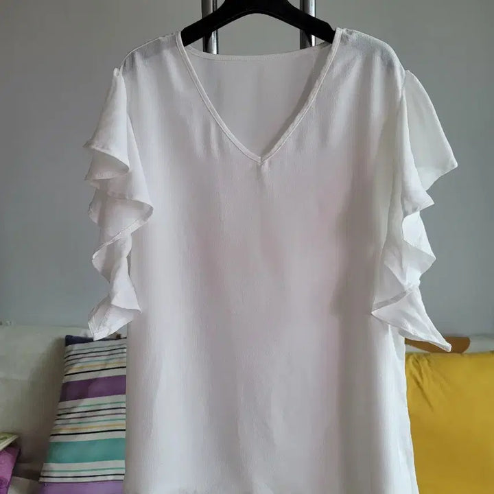 [BUNJANG] V-Neck Ruffle Sleeve Women&
