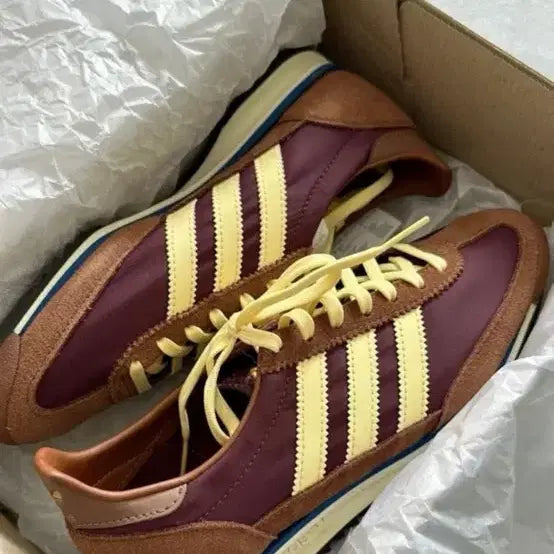 [BUNJANG] Adidas Maroon Almost Yellow 240 / 아디다스 마룬 올모스트 옐로우 240