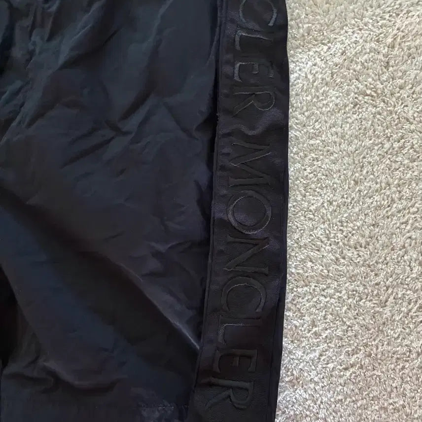 [BUNJANG] Moncler Side Patch Shorts / 몽클레어 사이드 백패치 반바지