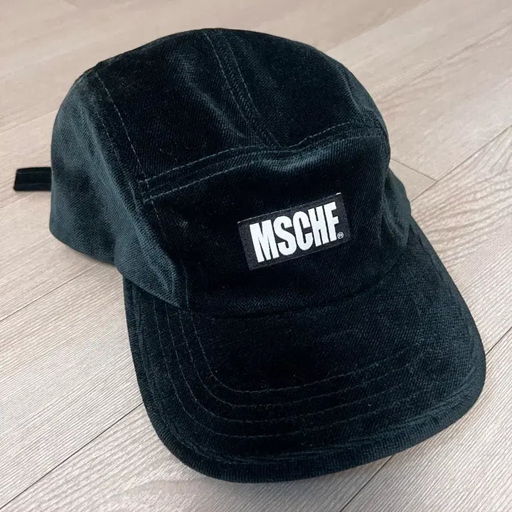 [BUNJANG] Mischief Velvet Cap / 미스치프 모자
