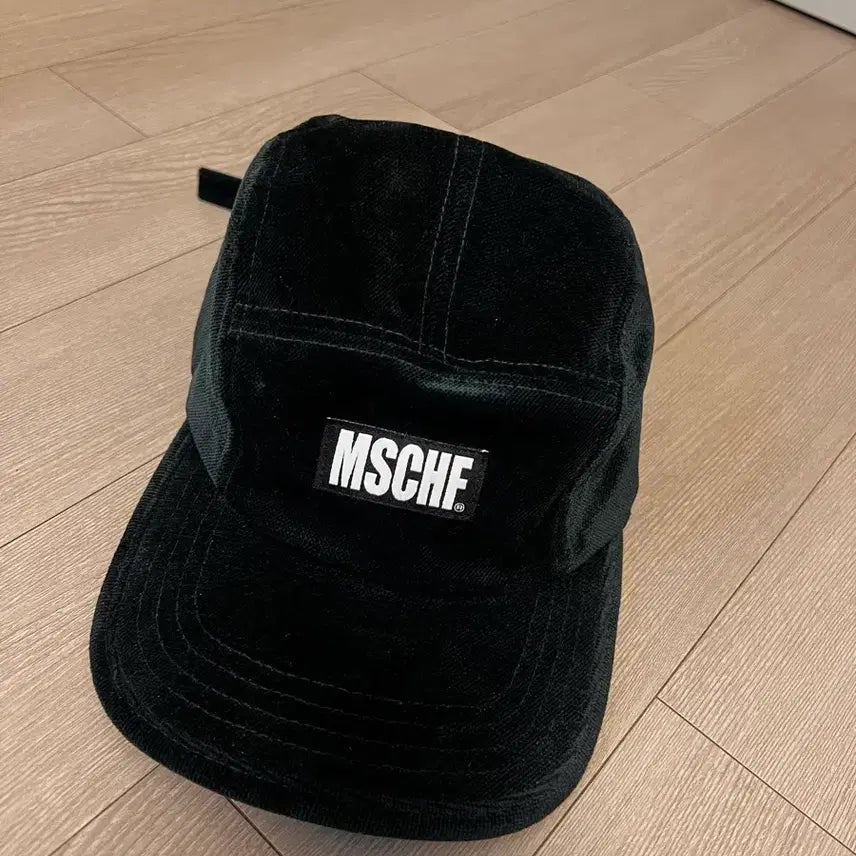 [BUNJANG] Mischief Velvet Cap / 미스치프 모자