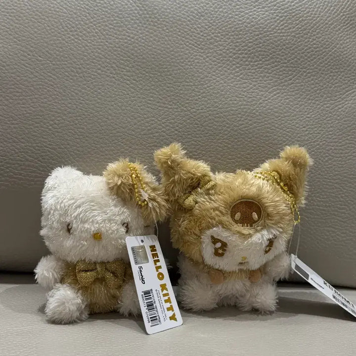 [BUNJANG] Sanrio Kuromi and Hello Kitty Plush Keychain / 헬로키티 쿠로미 산리오 털 황금 쿠로미 헬로키티 인형키링