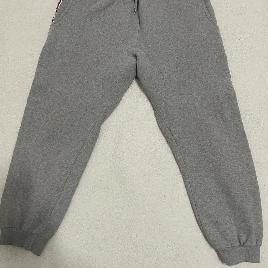 [BUNJANG] M&amp;M Grey Fleece Training Pants / m&amp;m 회색 기모 트레이닝 팬츠
