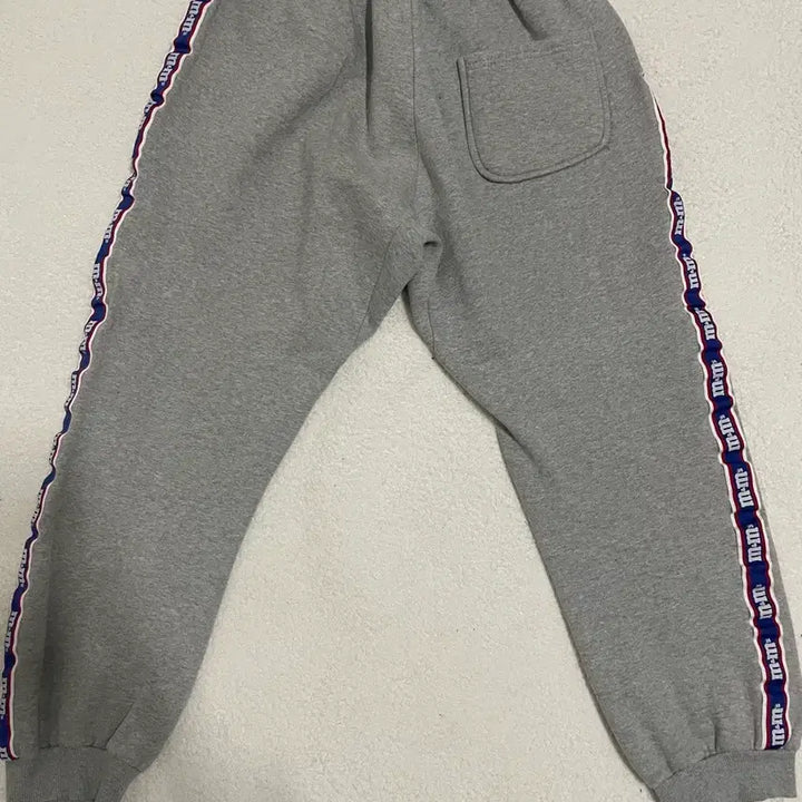 [BUNJANG] M&amp;M Grey Fleece Training Pants / m&amp;m 회색 기모 트레이닝 팬츠
