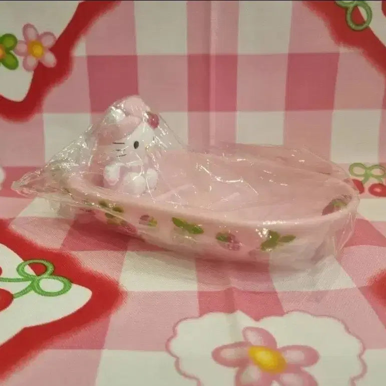 [BUNJANG] Sanrio Hello Kitty Strawberry Soap Tray &amp; Dispenser Set / 고전 키티 딸기 비누 트레이 보관함 디스펜서 문구