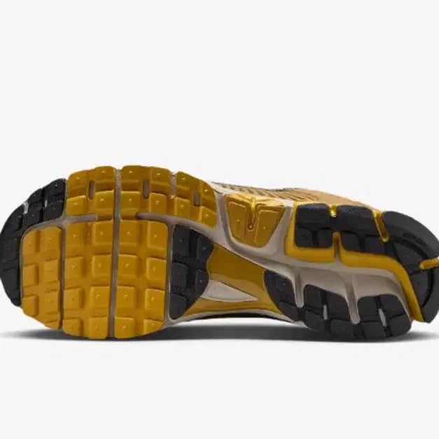 [BUNJANG] Nike Zoom Vomero 5 Flat Gold Sneakers / 나이키 줌 보메로 5