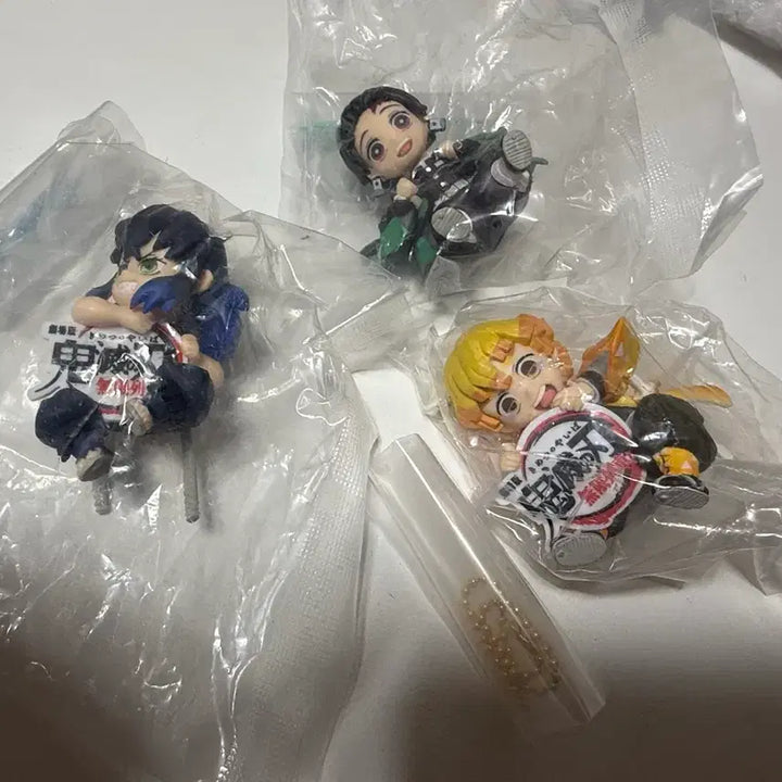 [BUNJANG] Demon Slayer Mini Figure Set (Sealed) / 귀멸의칼날 미니 피규어 세트 (비닐미개봉)