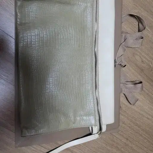 [BUNJANG] System Color-Blocked Leather Clutch Bag / 시스템 배색 가죽 클러치