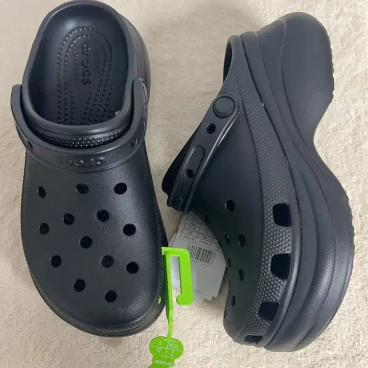 [BUNJANG] Crocs Classic Lined Clog Black (206302-001) / M6/W8크록스 베이클로그250사이즈(206302-001)