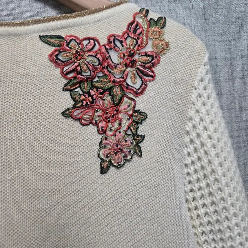 [BUNJANG] Egoist Flower Embroidered Wool Knit (Free Size) / 에고이스트 플라워 자수 울  니트  free