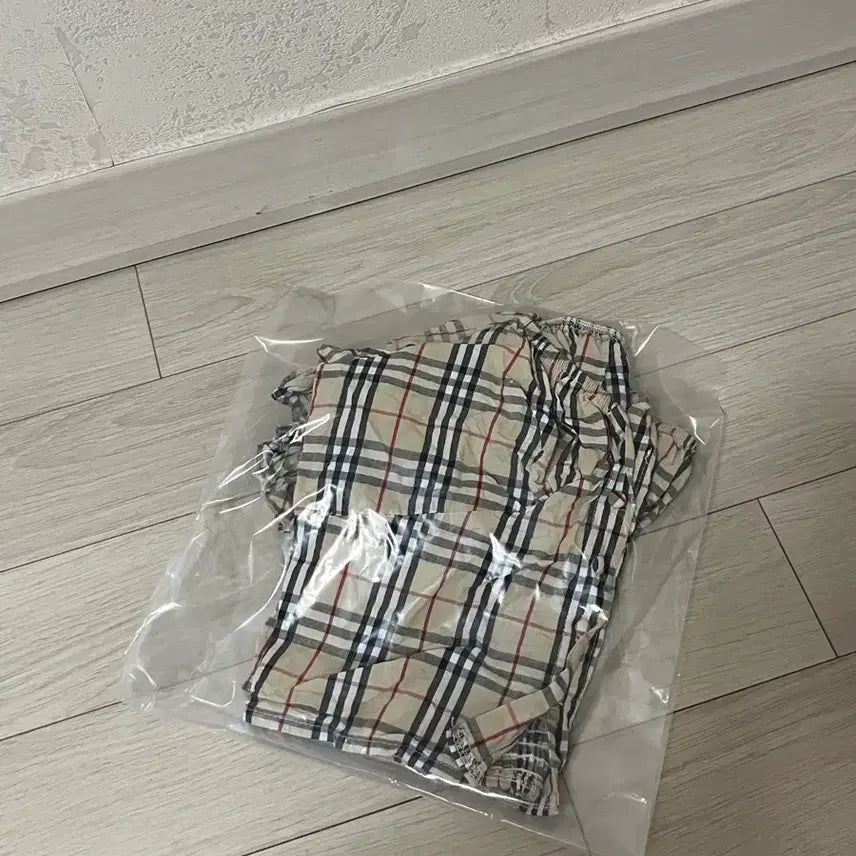 [BUNJANG] Checkered Puff Sleeve Blouse / (새상품,미착용)체크무늬 블라우스 퍼프 셔링 탑 프리사이즈