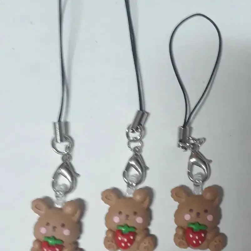 [BUNJANG] Strawberry Hugging Rabbit Charm Keychain Bundle Set / 딸기 안은 토끼 키링 핸드폰 고리 일괄