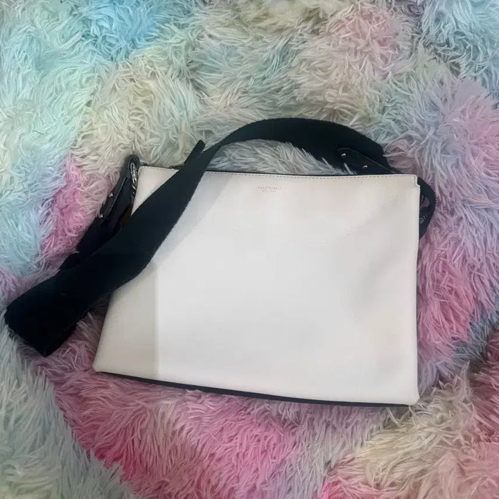 [BUNJANG] Jill Stuart White Leather Crossbody Bag / 질스튜어트 화이트 가죽 크로스백