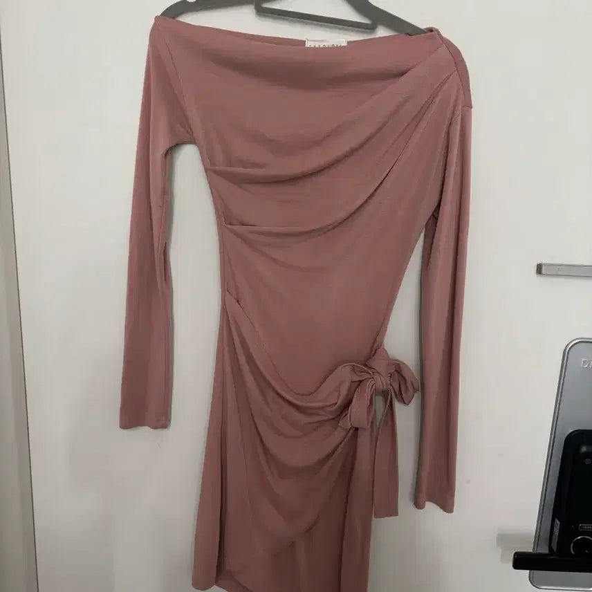 [BUNJANG] Pink Off-Shoulder Wrap Mini Dress / 핑크 오프숄더 랩 미니 원피스
