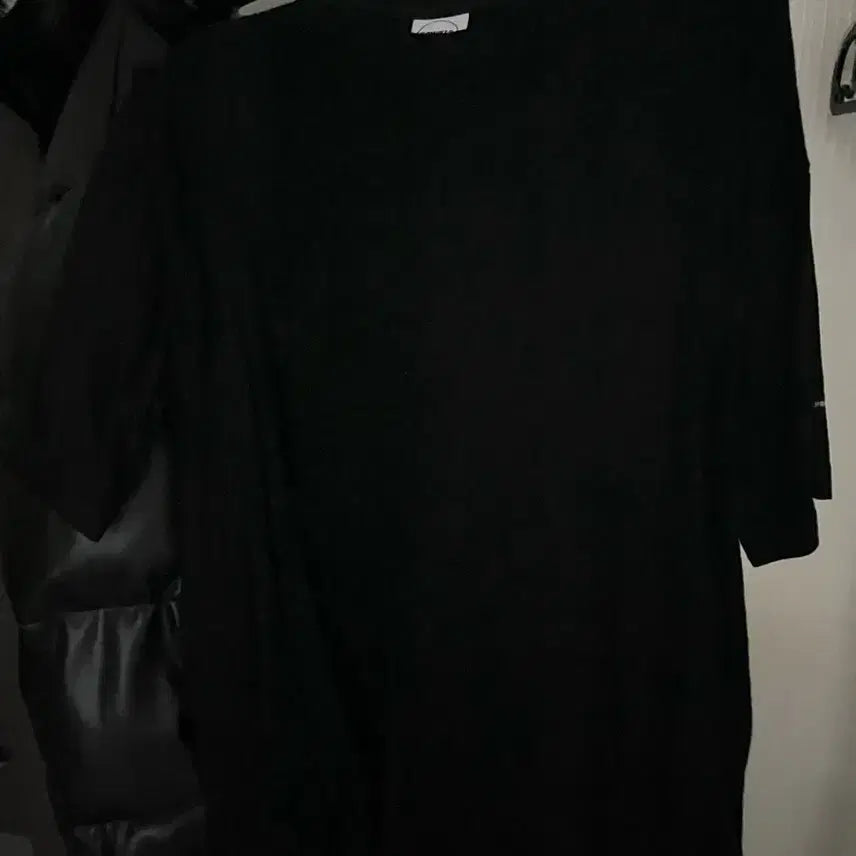 [BUNJANG] Unisex Black T-Shirt M / T SHIRTS 블랙 티셔츠 공용 M