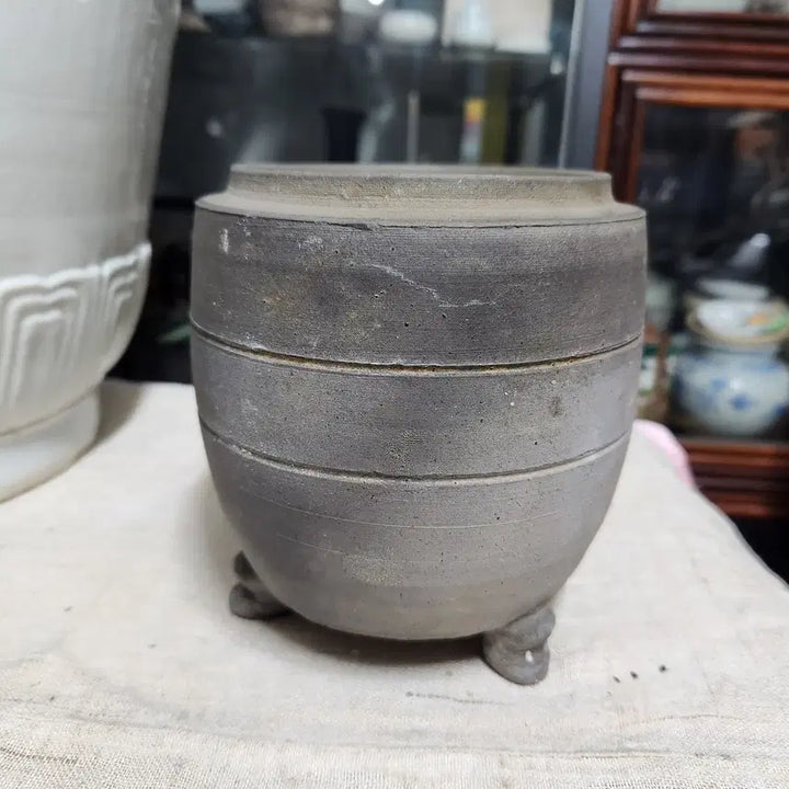 [BUNJANG] Reproduction Three-Legged Earthenware Vase / 재현품 삼족토기