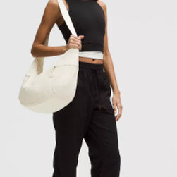 [BUNJANG] Lululemon Large Slouchy Sling Bag 13L - Ivory / Pink / 룰루레몬 라지 슬라우치 슬링백 13L [아이보리 / 핑크 / 무료배송]