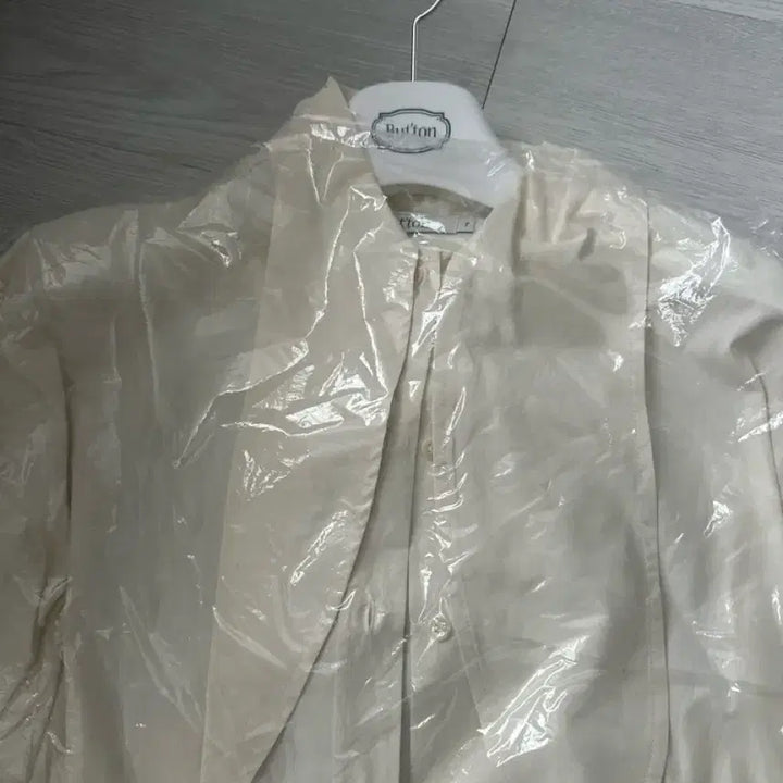 [BUNJANG] Button Blouse Soft Seoul / 벗튼 블라우스 킨더살몬그로브던스트소프트서울