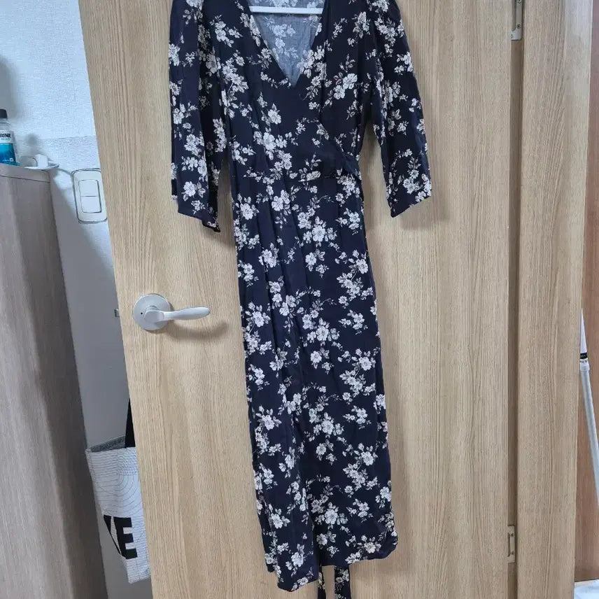 [BUNJANG] Flower Wrap Long Dress Black One Size / 플라워 랩 롱 원피스 검정색 프리사이즈