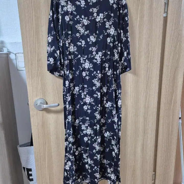 [BUNJANG] Flower Wrap Long Dress Black One Size / 플라워 랩 롱 원피스 검정색 프리사이즈