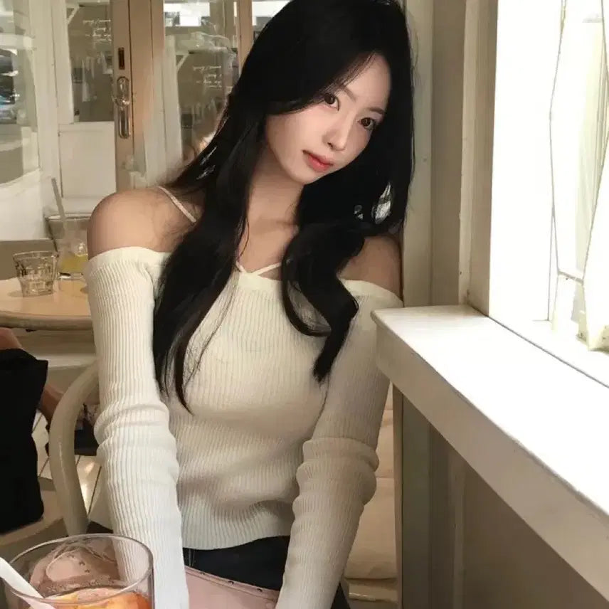 [BUNJANG] Abléy Ribbed Off-Shoulder Halterneck Knit Top / 새상품 에이블리 홀터넥 오프숄더 골지 니트티
