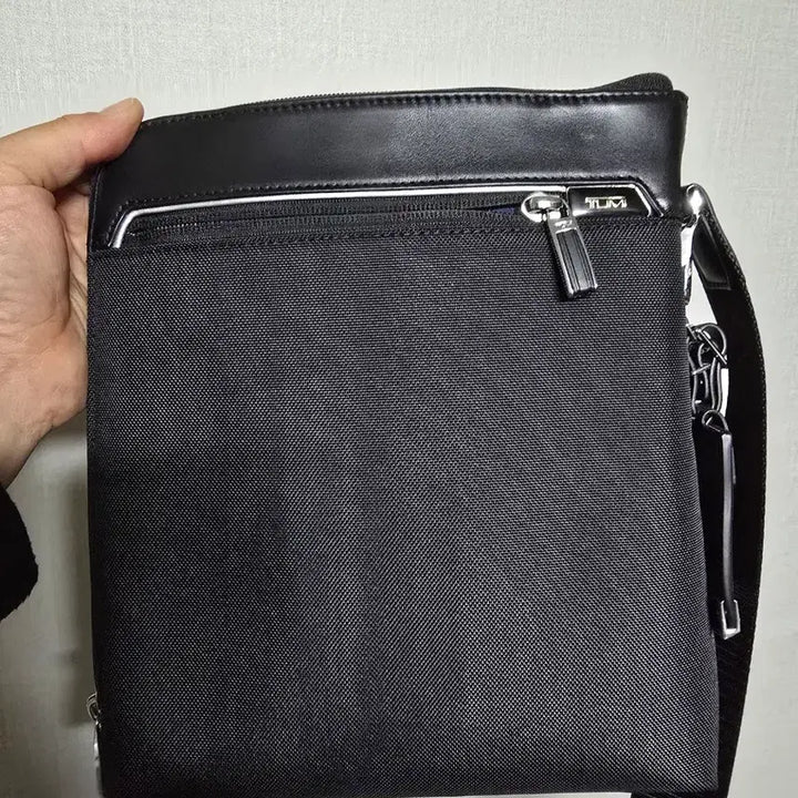[BUNJANG] Tumi Arrivé Owen Crossbody Bag / 투미 어리베 오웬 크로스바디