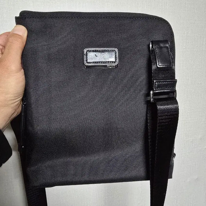 [BUNJANG] Tumi Arrivé Owen Crossbody Bag / 투미 어리베 오웬 크로스바디