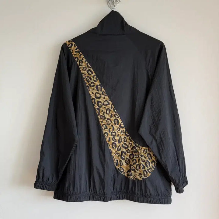 [BUNJANG] Nike Leopard Big Swoosh Windbreaker / 나이키(NIKE) 레오파드 빅 스우시 윈드 브레이커