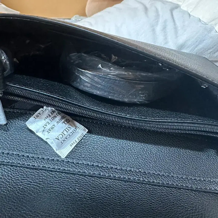 [BUNJANG] Esquire Chain Mini Crossbody Bag / 에스콰이아 체인 미니 크로스백 블랙