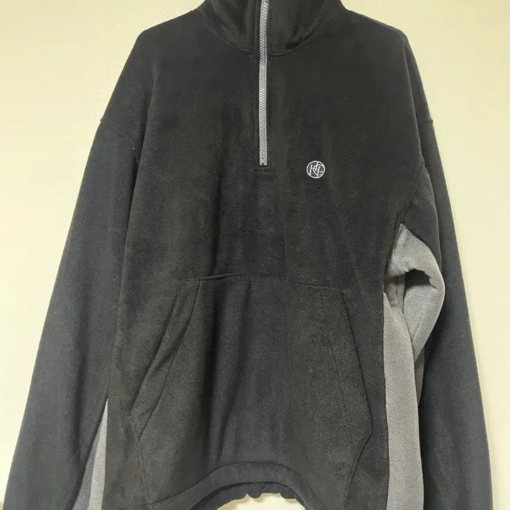 [BUNJANG] Oversized Colorblock Embroidered Half-Zip Fleece Zip-Up / 오버핏 배색 자수 반집업 후리스 집업 스트링