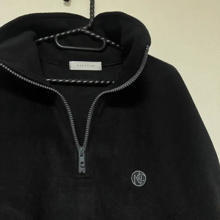 [BUNJANG] Oversized Colorblock Embroidered Half-Zip Fleece Zip-Up / 오버핏 배색 자수 반집업 후리스 집업 스트링
