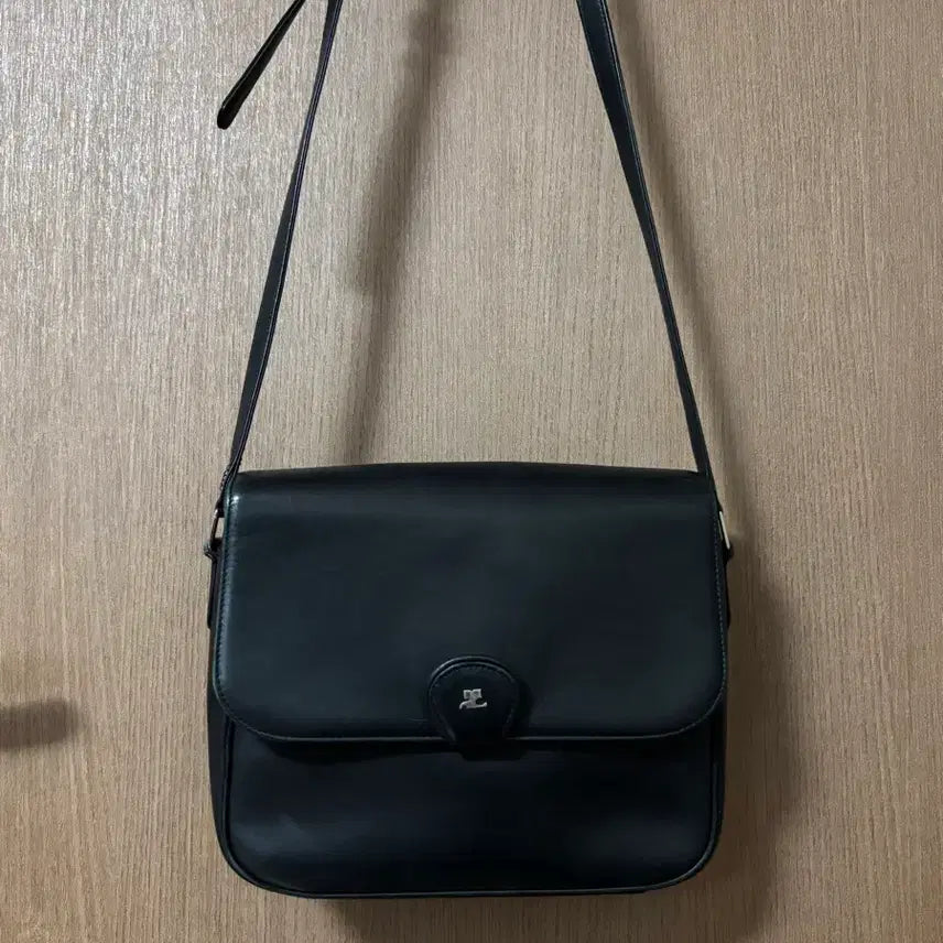 [BUNJANG] Courreges Black Leather Crossbody Bag / COURREGES 꾸레쥬 블랙 레더 크로스백
