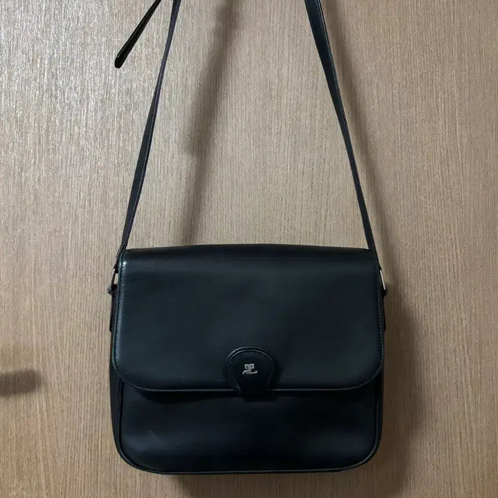 [BUNJANG] Courreges Black Leather Crossbody Bag / COURREGES 꾸레쥬 블랙 레더 크로스백