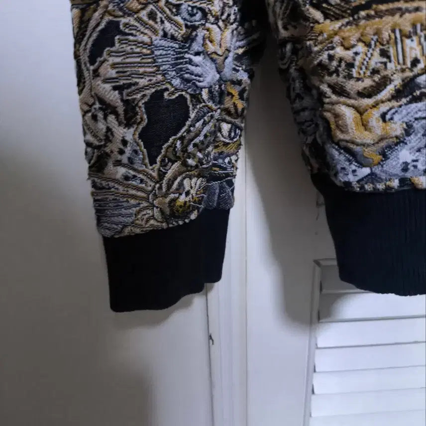 [BUNJANG] Zara Tiger Crewneck Sweatshirt / USA L 자라 타이거 크루넥 스웨트 맨투맨