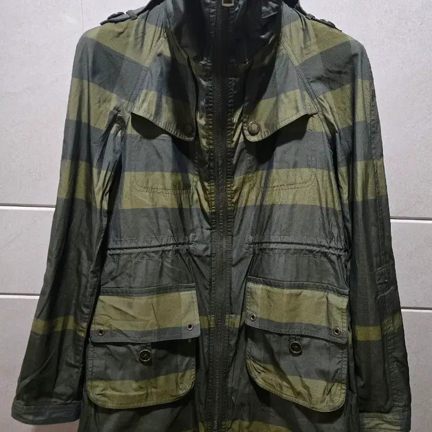 [SOLD OUT] 정품!버버리 여성 바람막이 55전.후