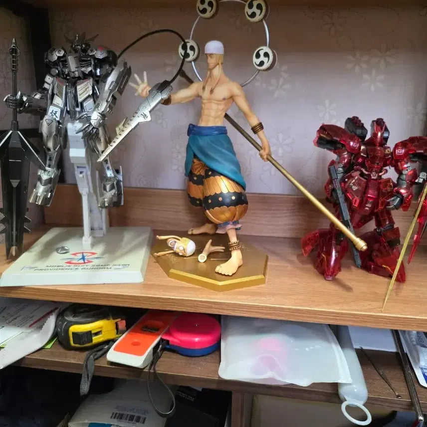 [BUNJANG] One Piece Enel Figure &amp; Gundam Model Kit Bundle / 원피스.건담 일괄로판매합니다