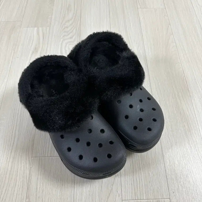 [BUNJANG] Crocs Classic Lined Clog Black W6 / 크록스 클래식 베이 라인드 클로그 블랙 w6