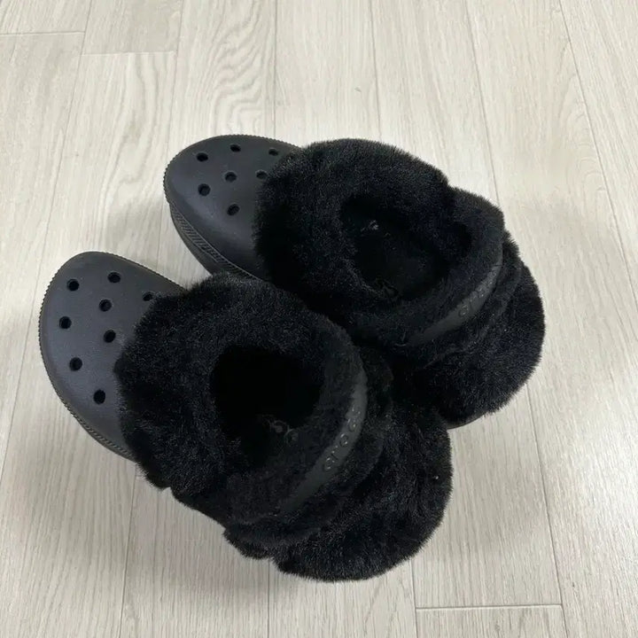 [BUNJANG] Crocs Classic Lined Clog Black W6 / 크록스 클래식 베이 라인드 클로그 블랙 w6