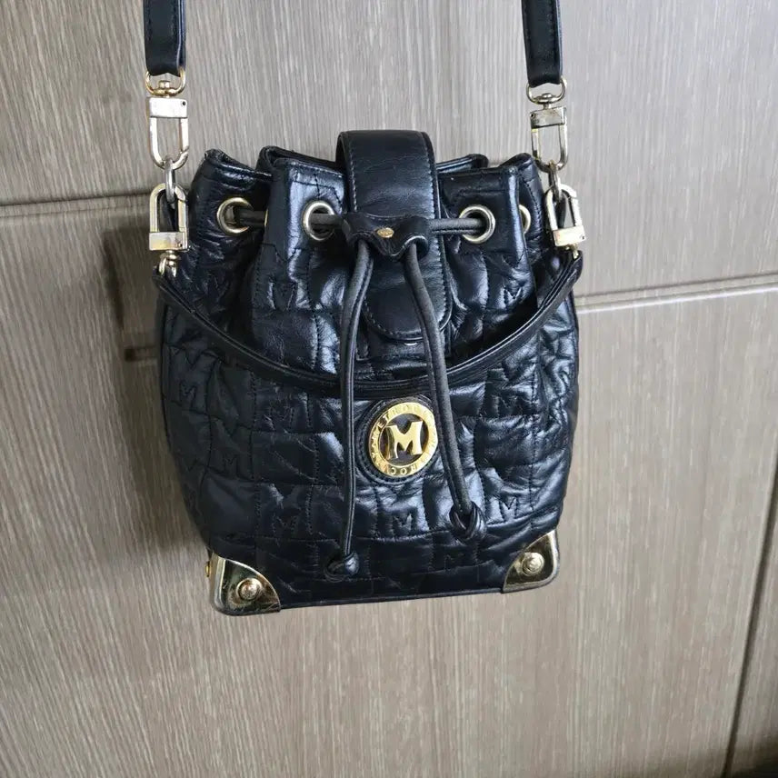 [BUNJANG] MECITTY Black Quilted Bucket Bag / 메트로시티 블랙 퀼팅 버킷백