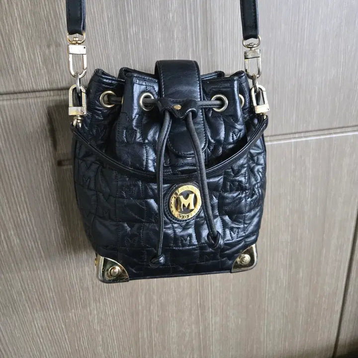 [BUNJANG] MECITTY Black Quilted Bucket Bag / 메트로시티 블랙 퀼팅 버킷백