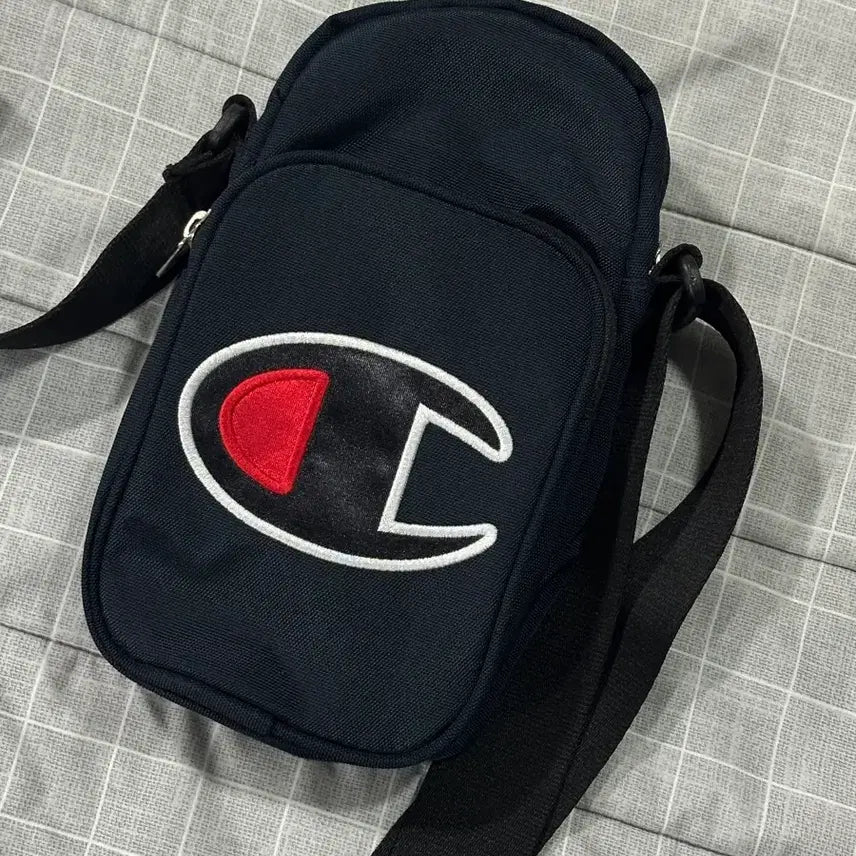 [BUNJANG] Champion Logo Mini Crossbody Bag Navy / 챔피온 로고 미니 크로스백 네이비