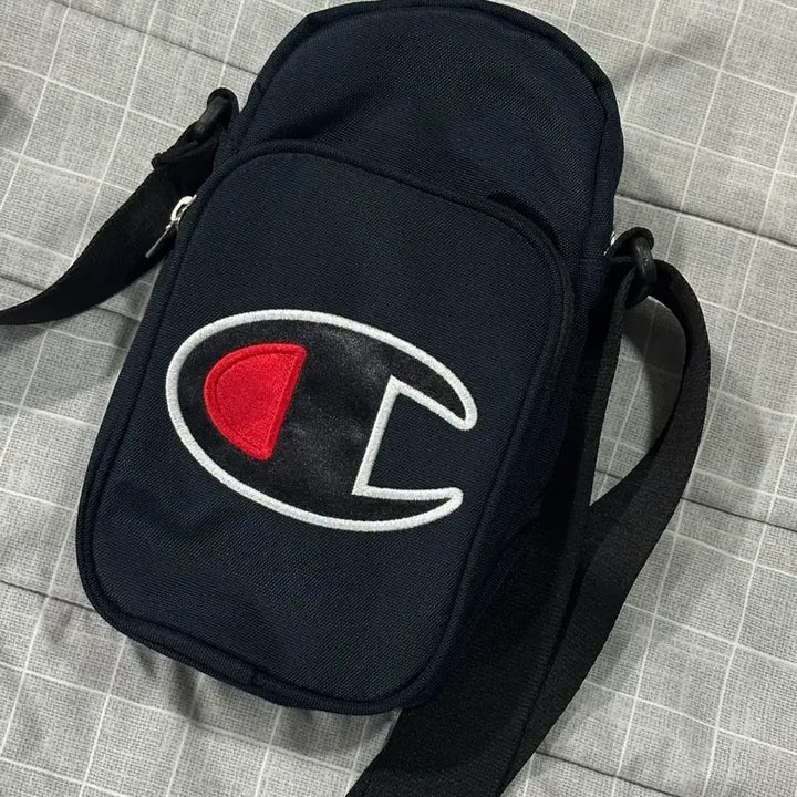[BUNJANG] Champion Logo Mini Crossbody Bag Navy / 챔피온 로고 미니 크로스백 네이비
