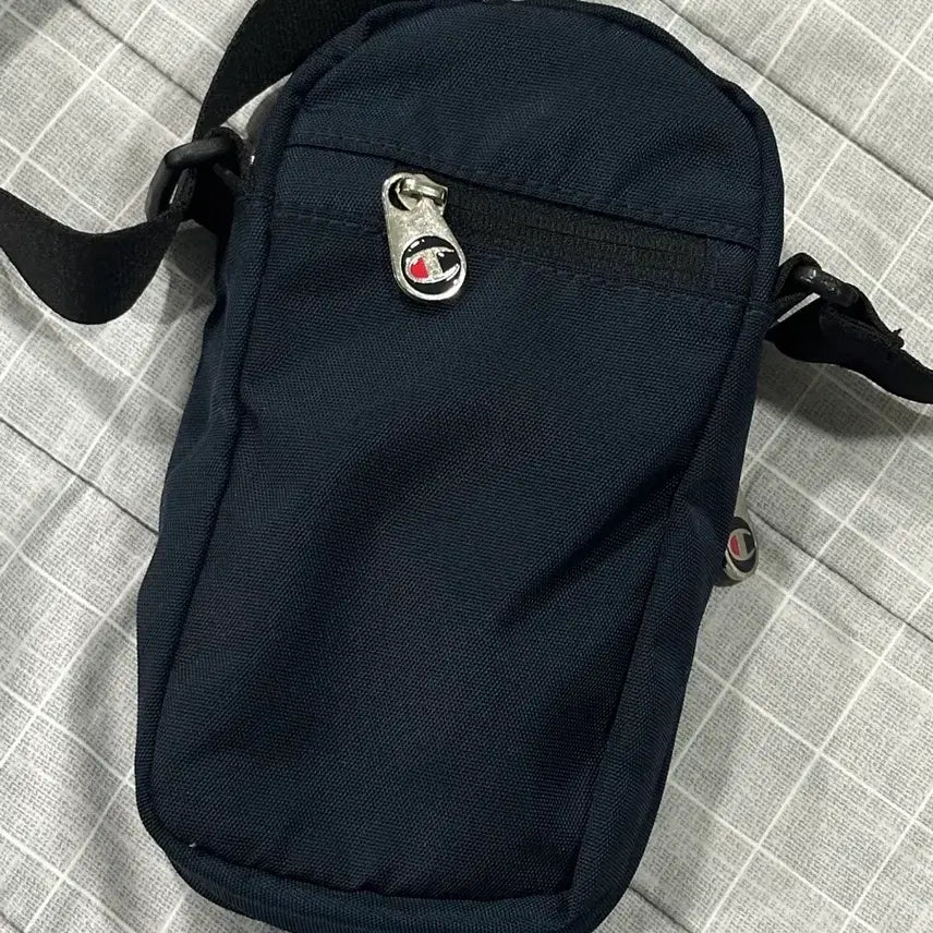 [BUNJANG] Champion Logo Mini Crossbody Bag Navy / 챔피온 로고 미니 크로스백 네이비