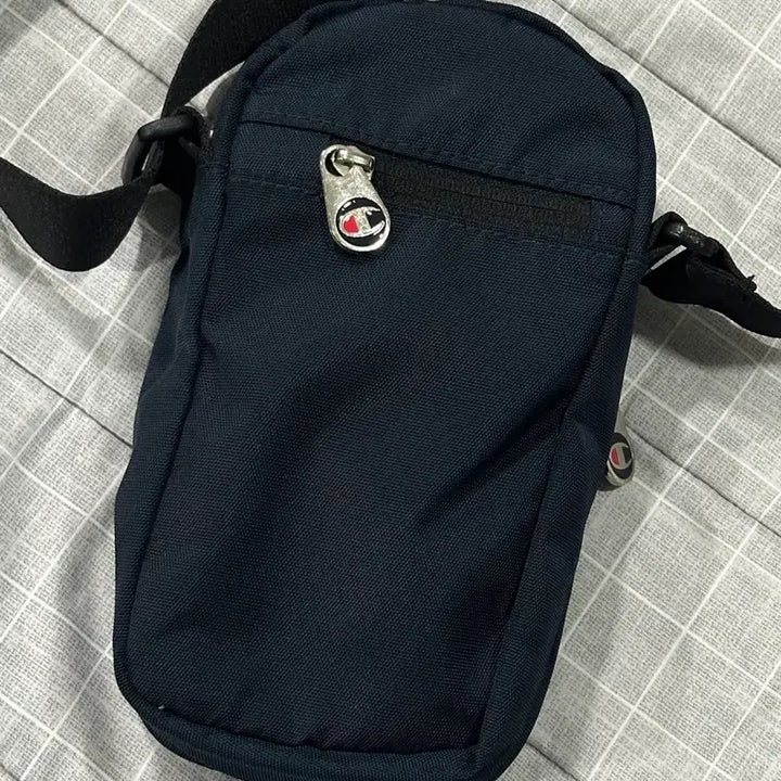[BUNJANG] Champion Logo Mini Crossbody Bag Navy / 챔피온 로고 미니 크로스백 네이비