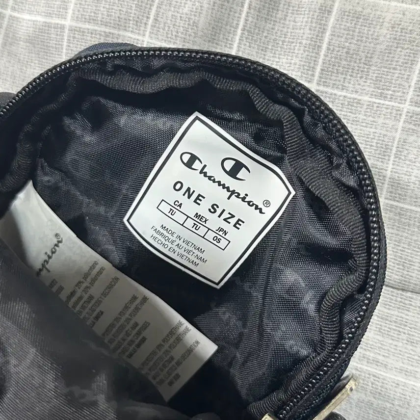 [BUNJANG] Champion Logo Mini Crossbody Bag Navy / 챔피온 로고 미니 크로스백 네이비