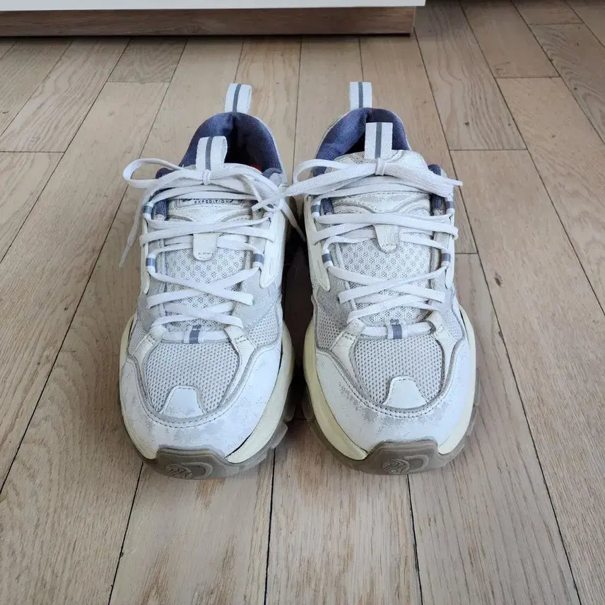 [BUNJANG] Discovery Sneakers 240 Size / 디스커버리 운동화 240사이즈