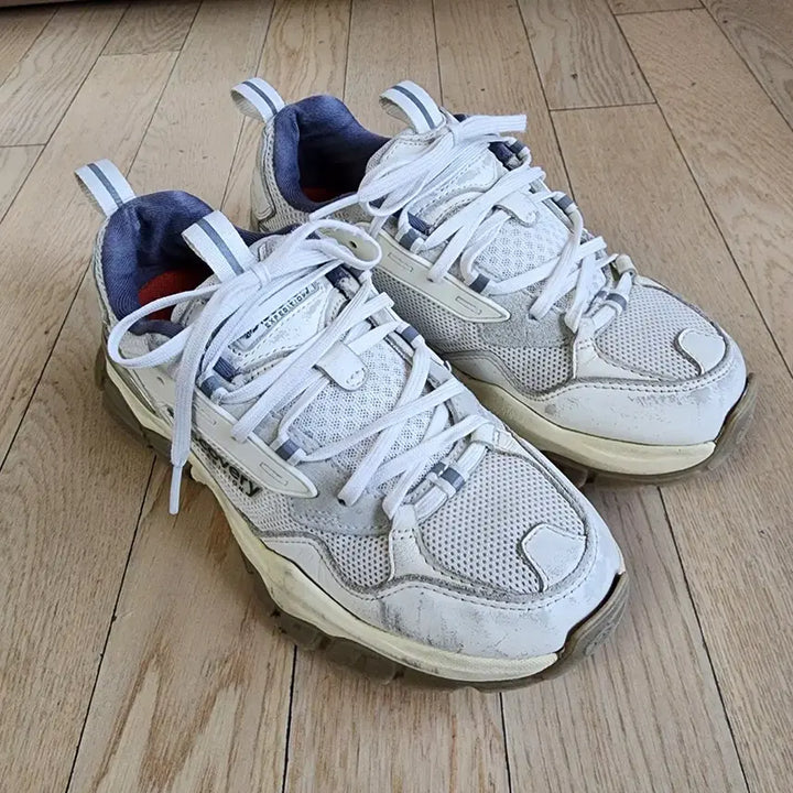 [BUNJANG] Discovery Sneakers 240 Size / 디스커버리 운동화 240사이즈
