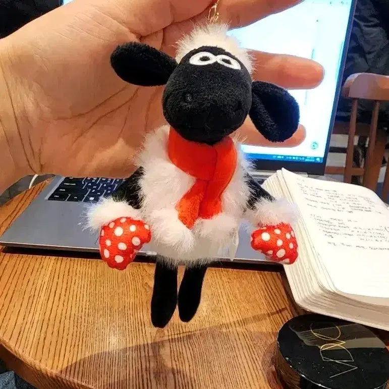[BUNJANG] Shaun the Sheep Doll Keychain / (정품 새상품) 숀더쉽 인형 키링 빨간목도리 벙어리장갑