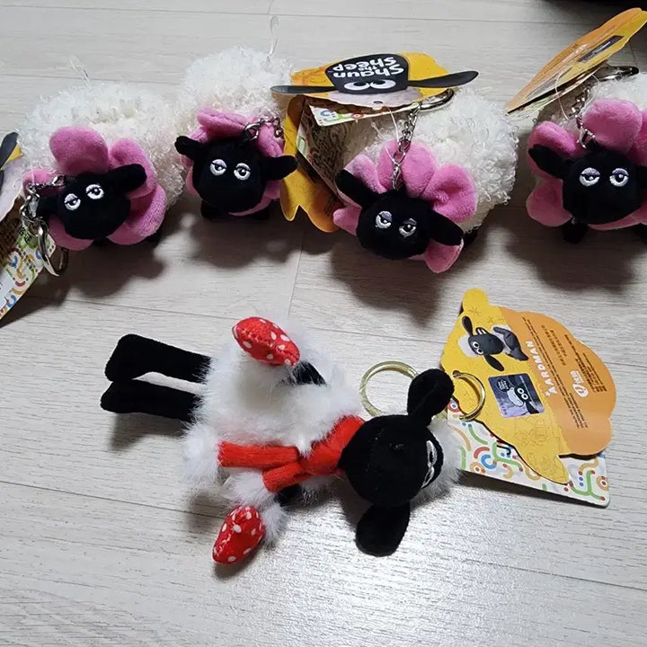 [BUNJANG] Shaun the Sheep Doll Keychain / (정품 새상품) 숀더쉽 인형 키링 빨간목도리 벙어리장갑